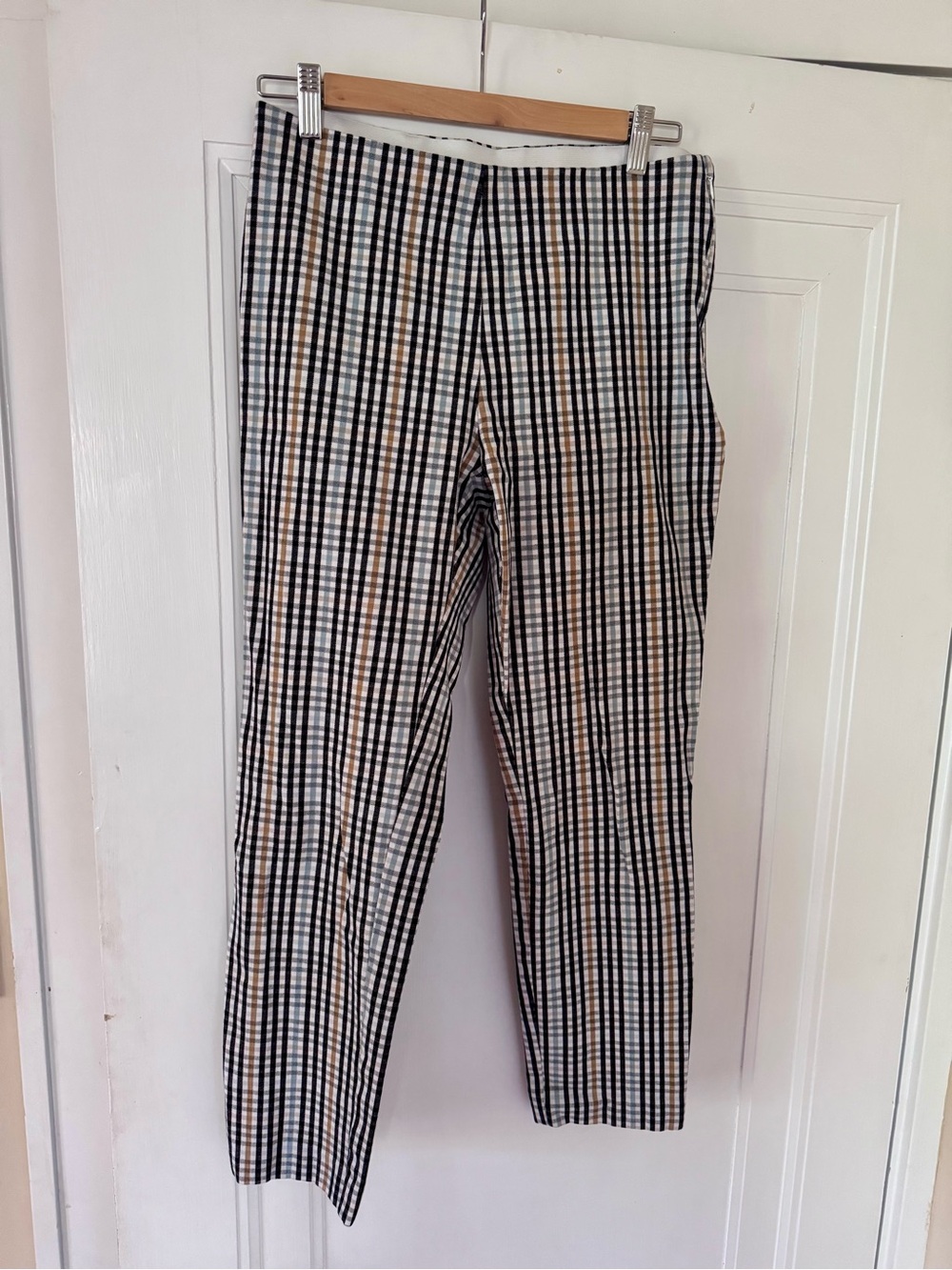 Women’s Black, White, Blue. Tan Gingham Pixie Pants Size 8